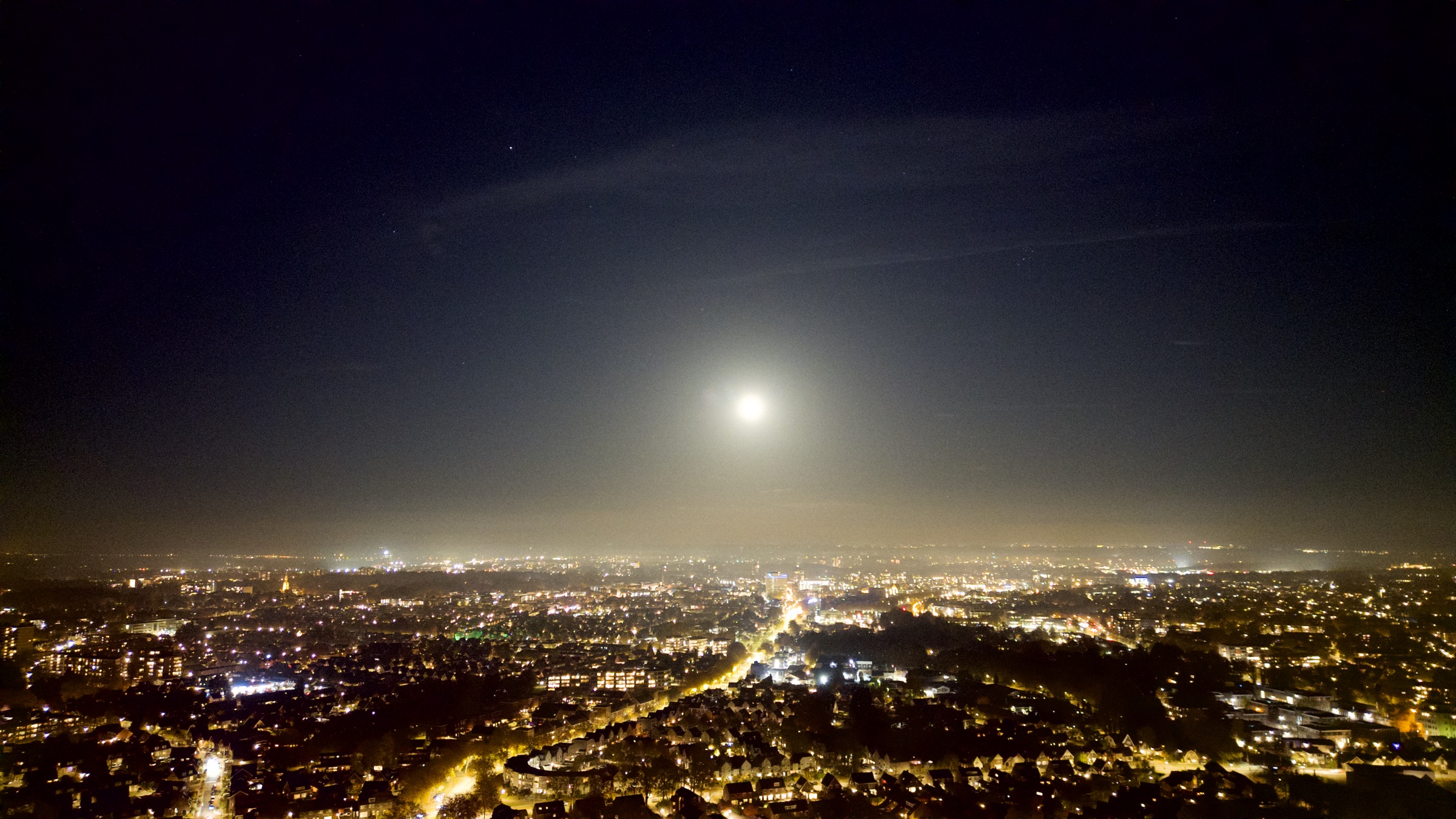 Supermoon boven Apeldoorn — bewijs van eigen fotografie-pijplijn